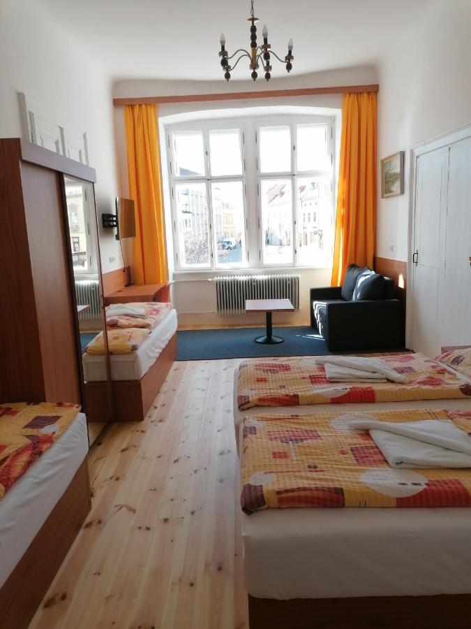 Hotel Morava 즈노이모 외부 사진