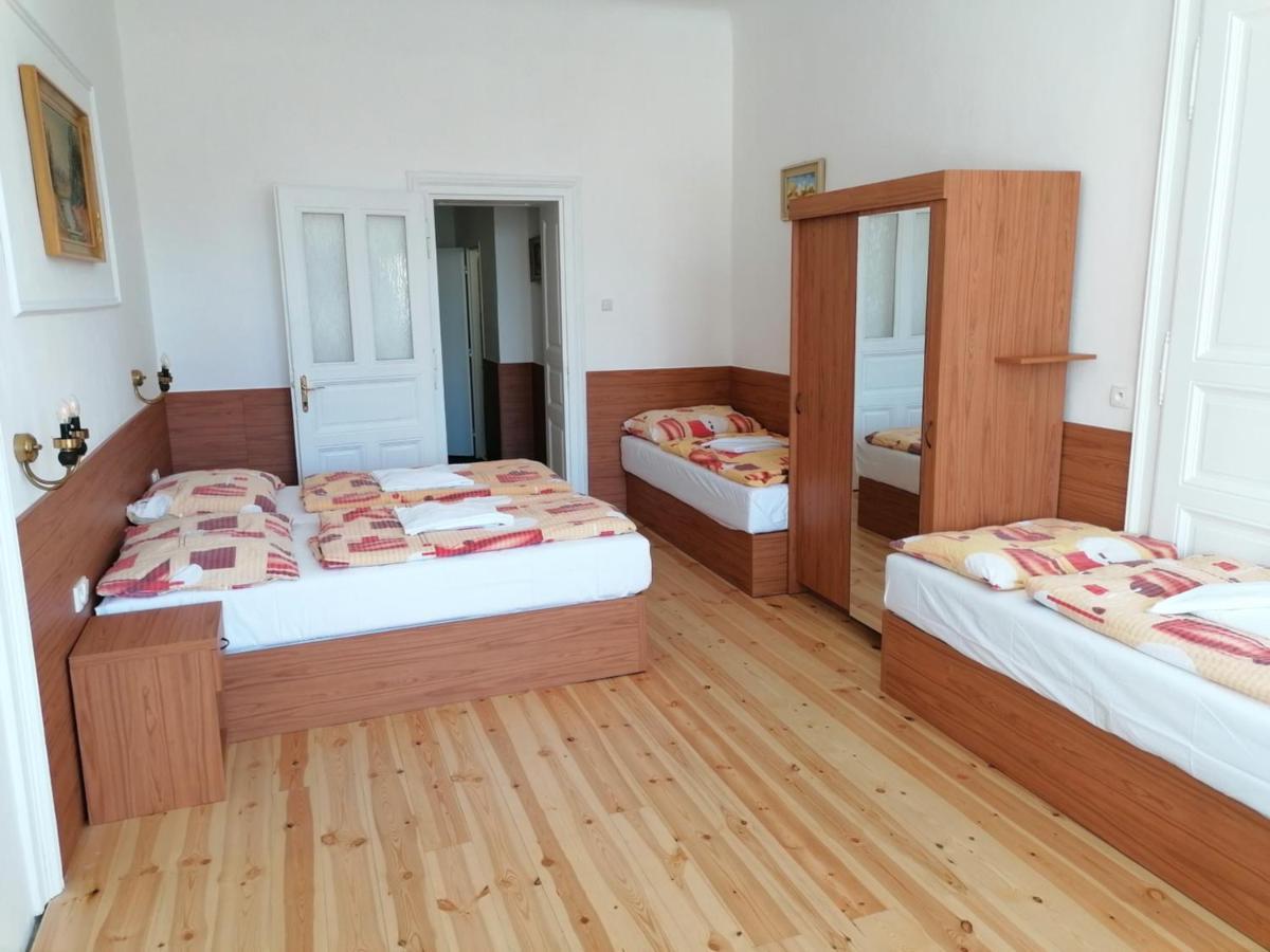 Hotel Morava 즈노이모 외부 사진
