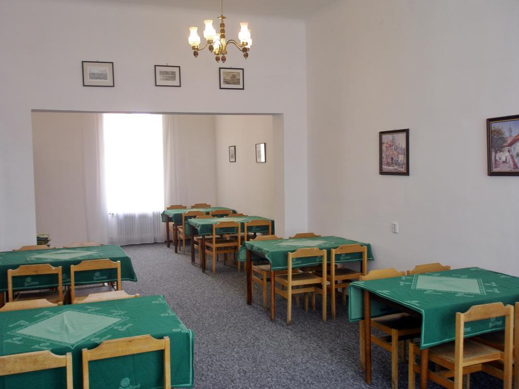 Hotel Morava 즈노이모 외부 사진