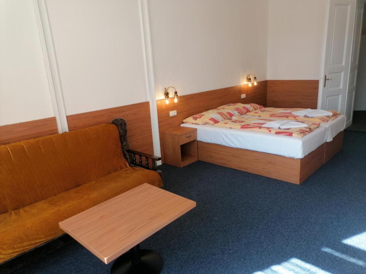 Hotel Morava 즈노이모 외부 사진