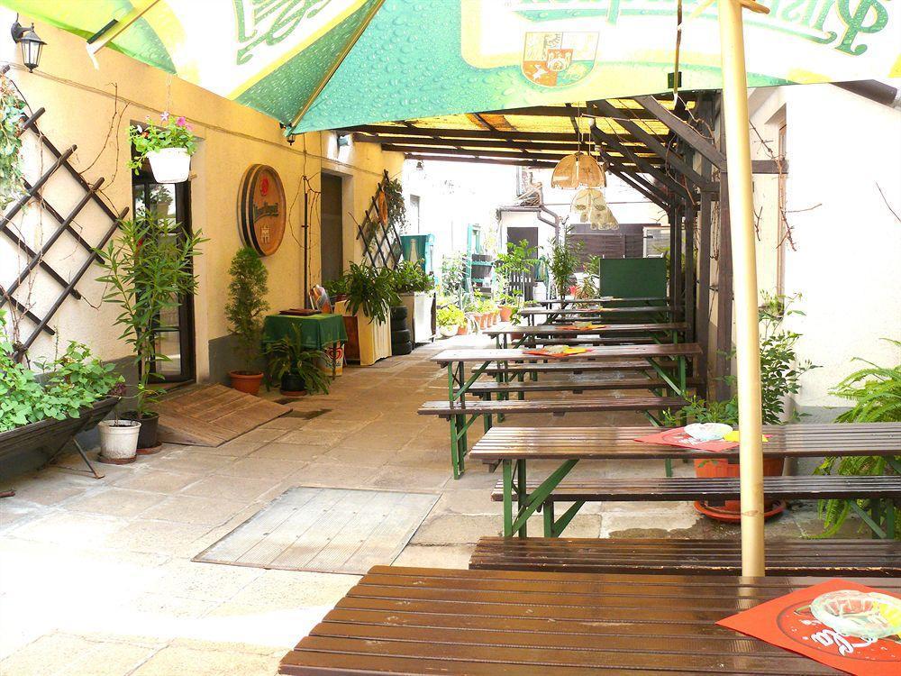 Hotel Morava 즈노이모 외부 사진