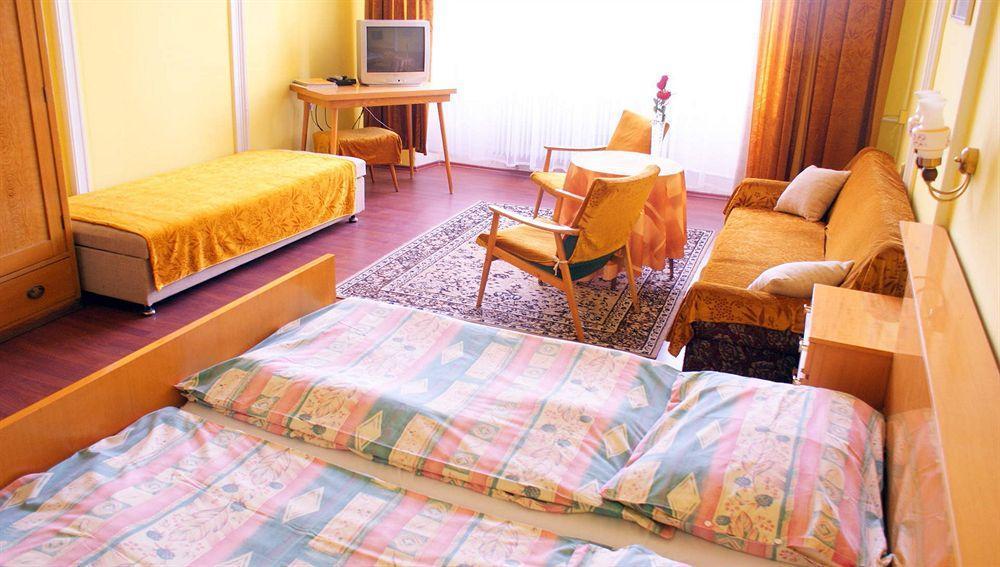 Hotel Morava 즈노이모 외부 사진