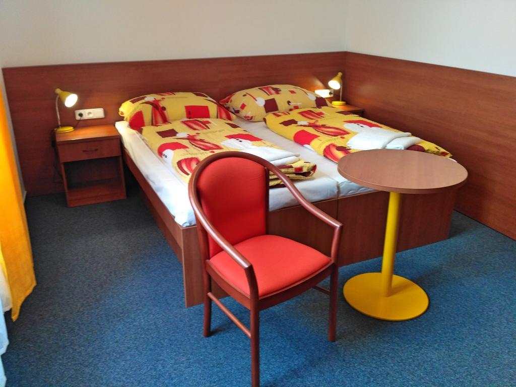 Hotel Morava 즈노이모 외부 사진