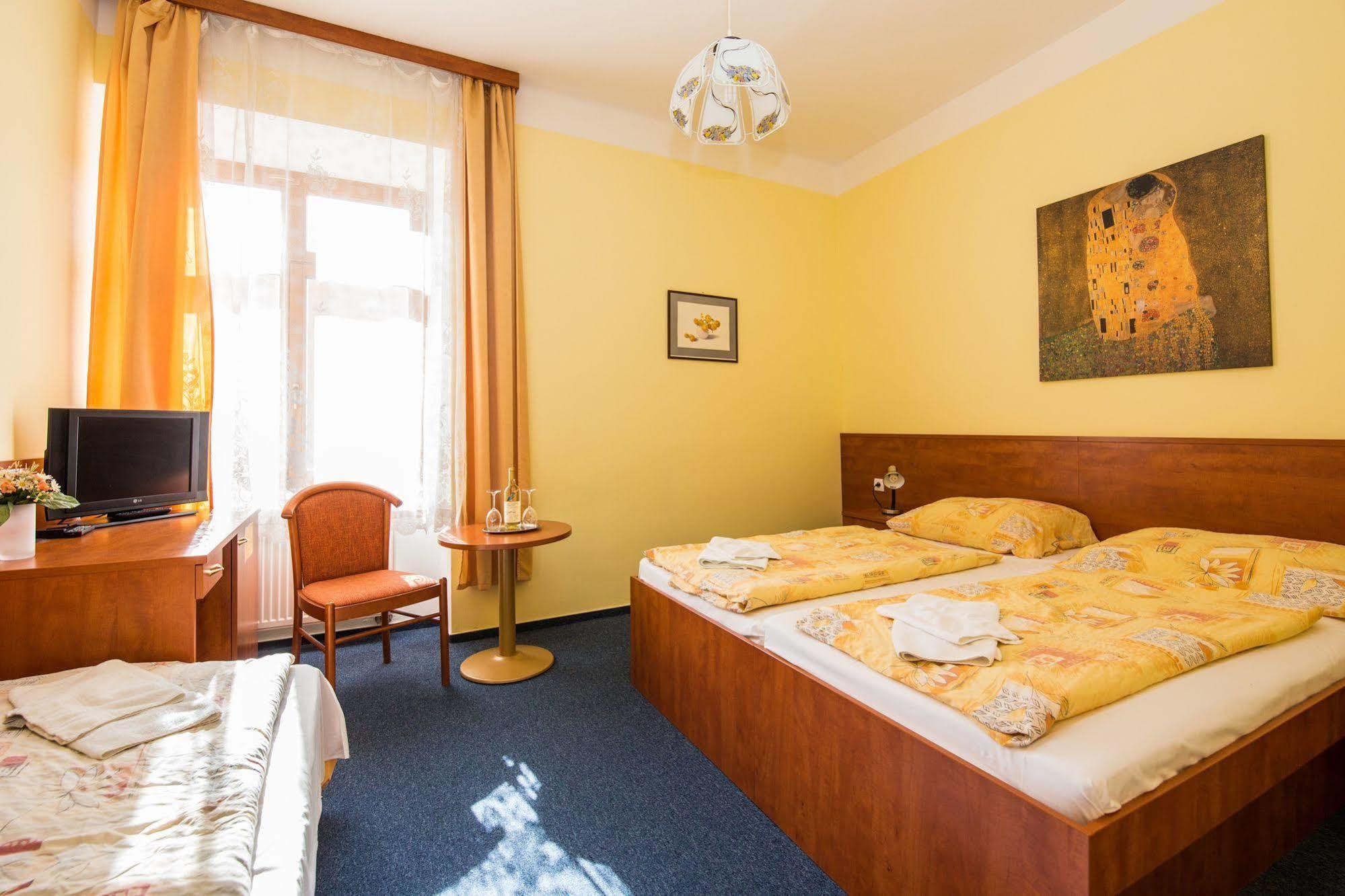 Hotel Morava 즈노이모 외부 사진