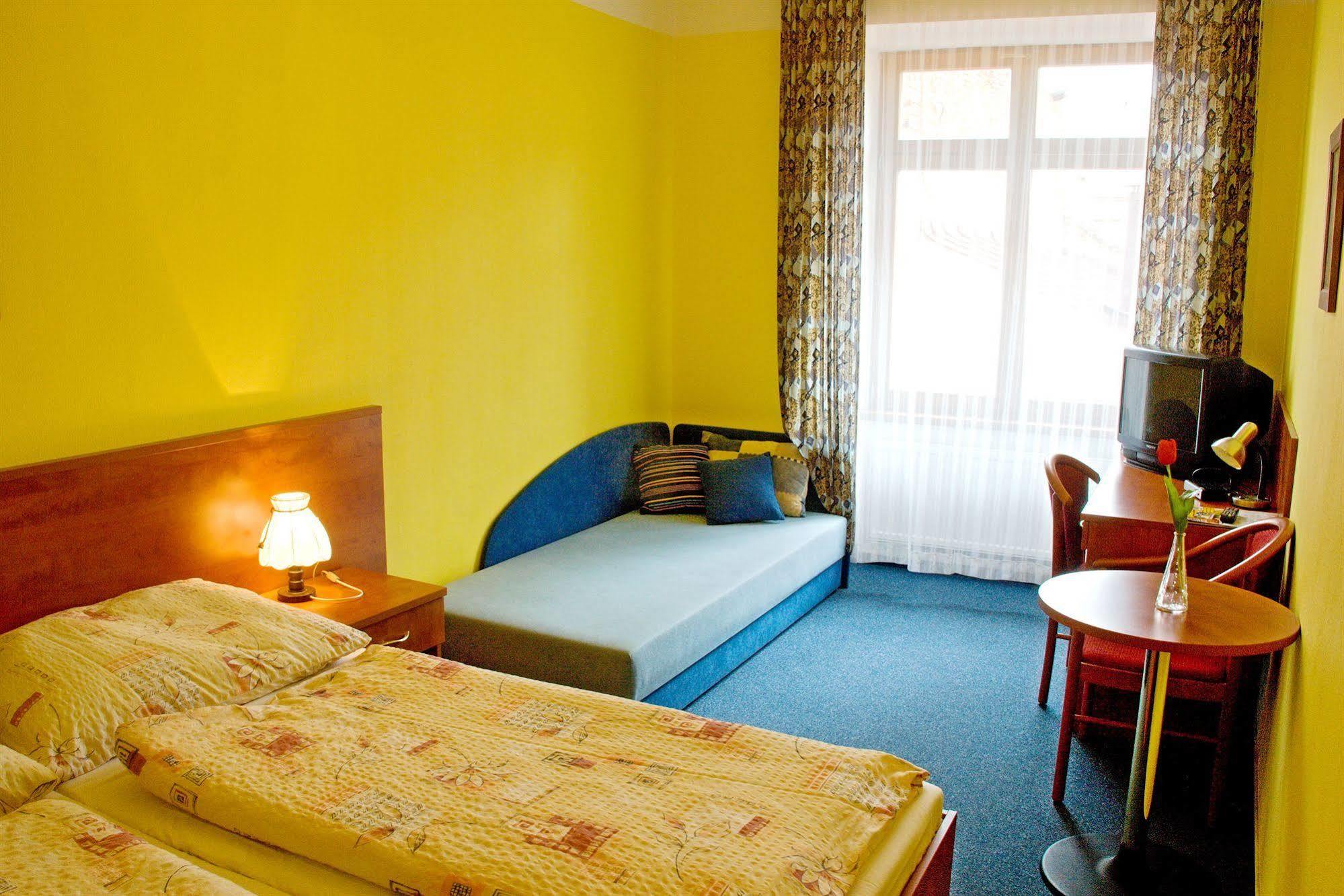 Hotel Morava 즈노이모 외부 사진