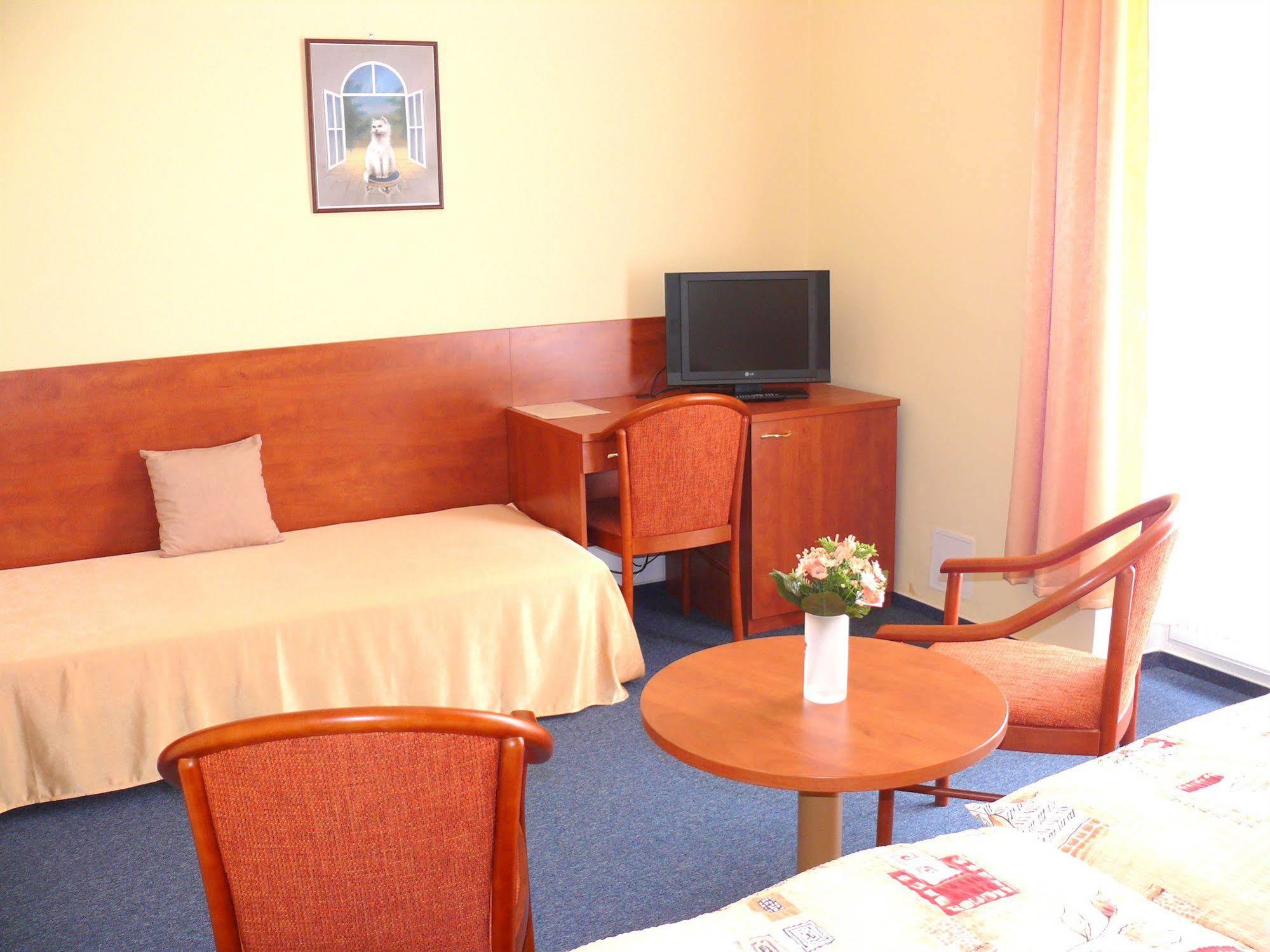 Hotel Morava 즈노이모 외부 사진